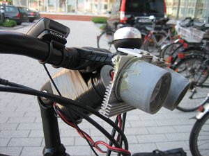 Kienckes-selbstgebaute-Lampe