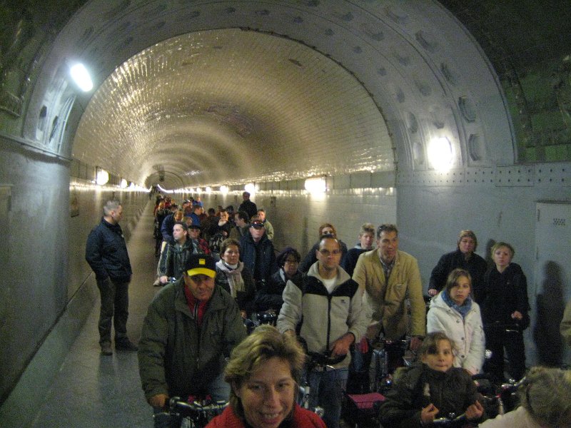 Im Alten Elbtunnel.